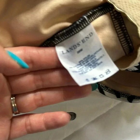 Lands Wnd black and white floral one piece swimsuit gold accent size 26w - Picture 5 of 8